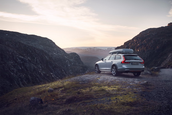 03_沃尔沃V90 Cross Country Volvo Ocean Race年度限量版.jpg