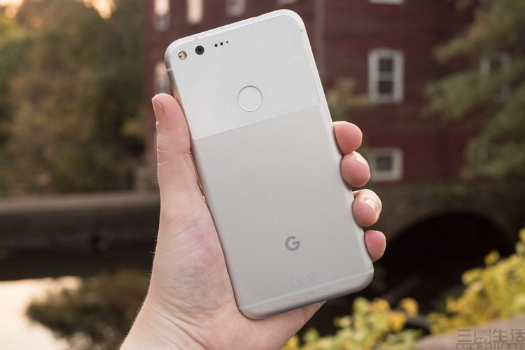 Vintage_Google_Pixel_XL_deal_includes_1_year_warranty_and_128GB_storage_at_a_measly_250.jpg