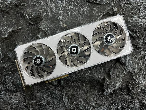 影驰 GeForce RTX 4070 Ti SUPER 星曜 OC评测！