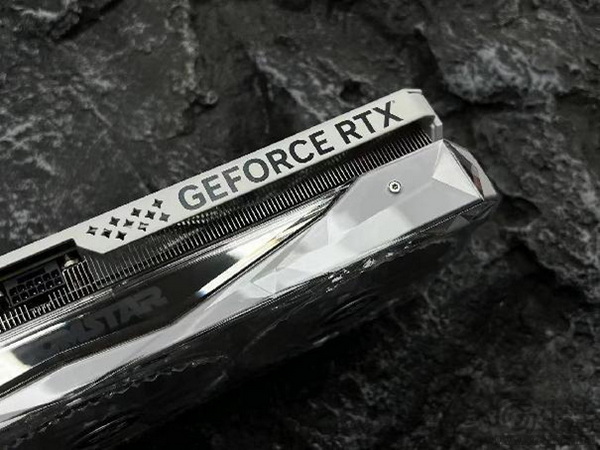 影驰 GeForce RTX 4070 Ti SUPER 星曜 OC评测！