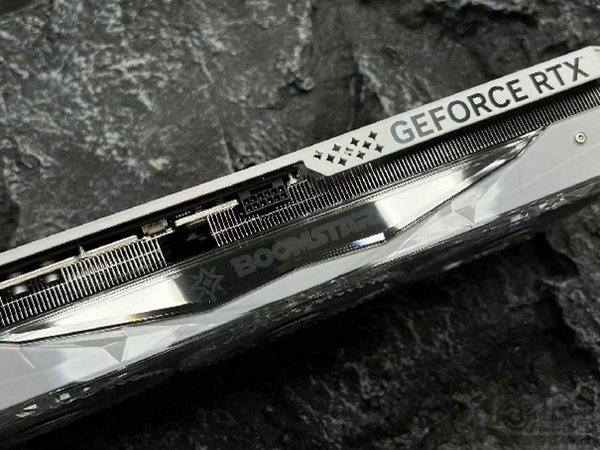 影驰 GeForce RTX 4070 Ti SUPER 星曜 OC评测！