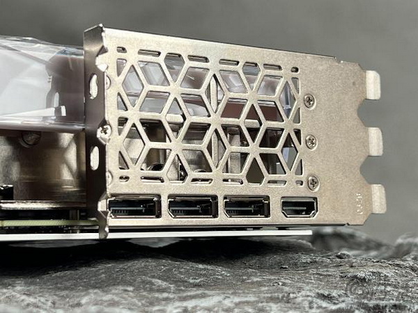 影驰 GeForce RTX 4070 Ti SUPER 星曜 OC评测！