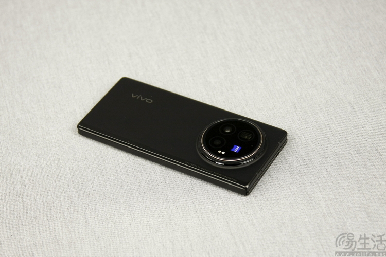 vivo X Fold3 Pro首发评测：重塑“大折叠”旗舰标杆