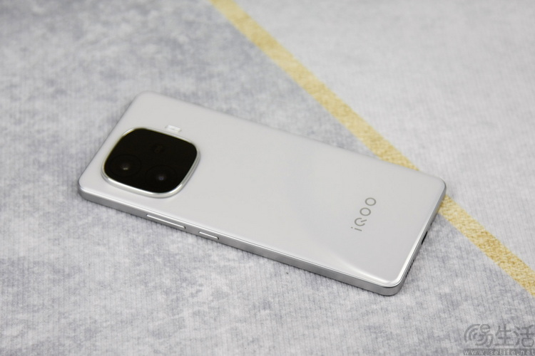 iQOO Z9 Turbo+评测：顶级SoC加持，亲民性能神机