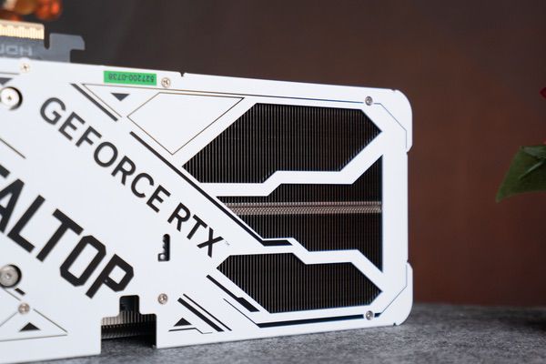 影驰RTX 5070 Ti金属大师OC评测：DLSS 4超强发挥