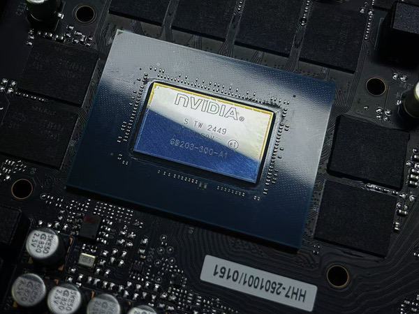 影驰RTX 5070 Ti金属大师OC评测：DLSS 4超强发挥