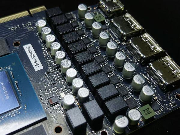 影驰RTX 5070 Ti金属大师OC评测：DLSS 4超强发挥