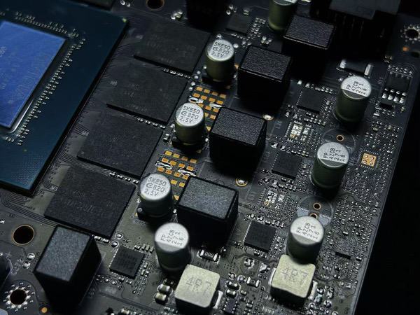 影驰RTX 5070 Ti金属大师OC评测：DLSS 4超强发挥