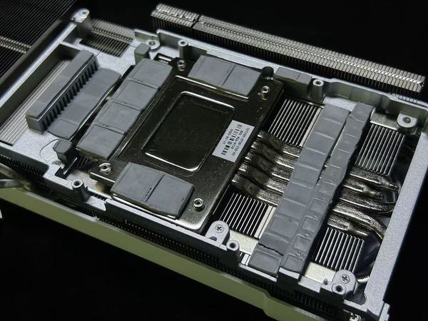 影驰RTX 5070 Ti金属大师OC评测：DLSS 4超强发挥