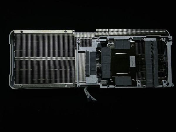 影驰RTX 5070 Ti金属大师OC评测：DLSS 4超强发挥