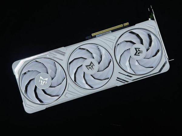 影驰RTX 5070 Ti金属大师OC评测：DLSS 4超强发挥
