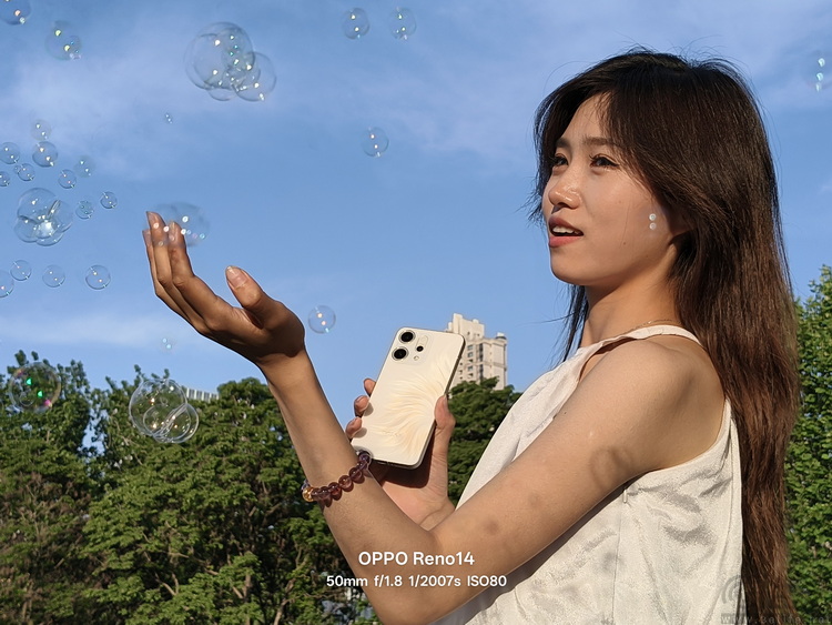 OPPO Reno14系列首测：超美小OPhone，更是实况照片神器