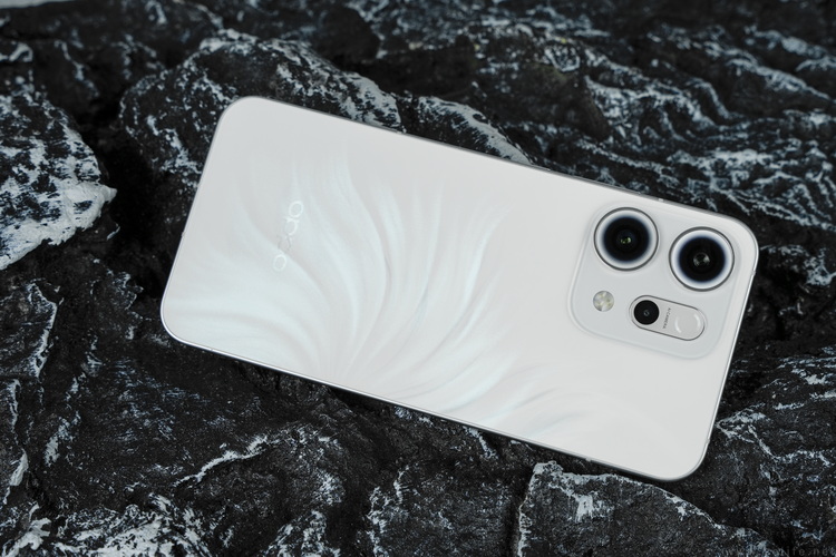 OPPO Reno14系列首测：超美小OPhone，更是实况照片神器