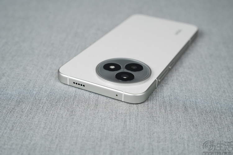 REDMI K80 至尊版评测：用“芯”让游戏更好玩