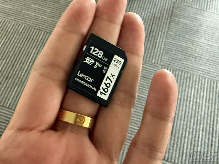 三张“坏掉”的存储卡，揭示了一个古老的行业常识