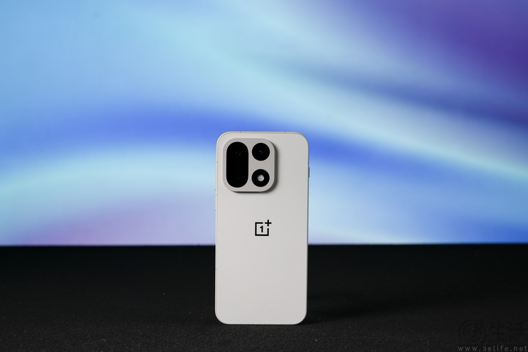 一加Turbo6首发评测：高性能长续航，165Hz普及先锋