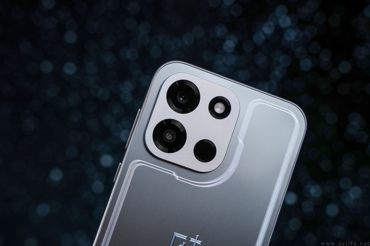 一加Turbo6首发评测：高性能长续航，165Hz普及先锋