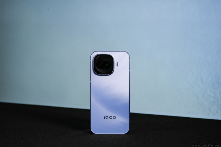 iQOO Z11 Turbo首测:旗舰芯+低功耗,游戏是亮点 iQOO Z11 Turbo首测:旗舰芯+低功耗,游戏是亮点