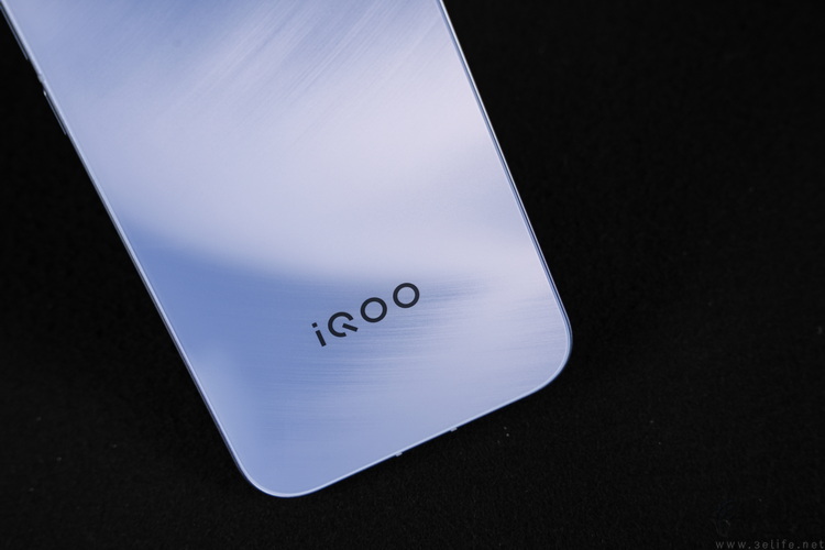 iQOO Z11 Turbo首测:旗舰芯+低功耗,游戏是亮点 iQOO Z11 Turbo首测:旗舰芯+低功耗,游戏是亮点