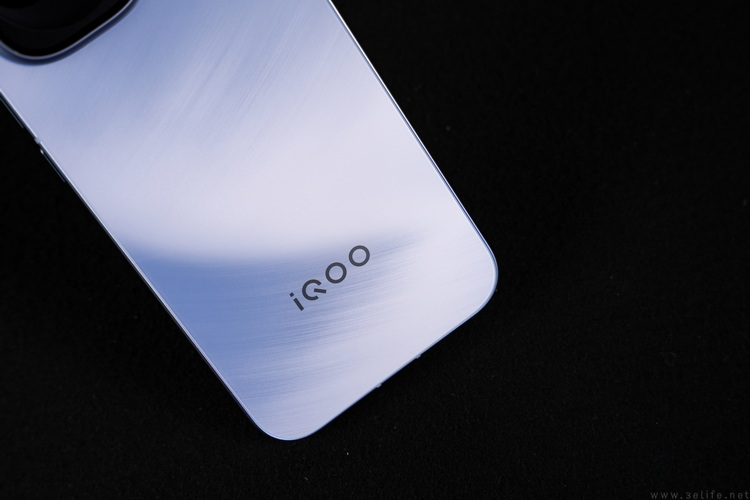 iQOO Z11 Turbo首测:旗舰芯+低功耗,游戏是亮点 iQOO Z11 Turbo首测:旗舰芯+低功耗,游戏是亮点