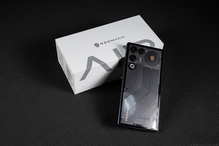 红魔11 AIR首测：超薄+主动散热，消除所有短板