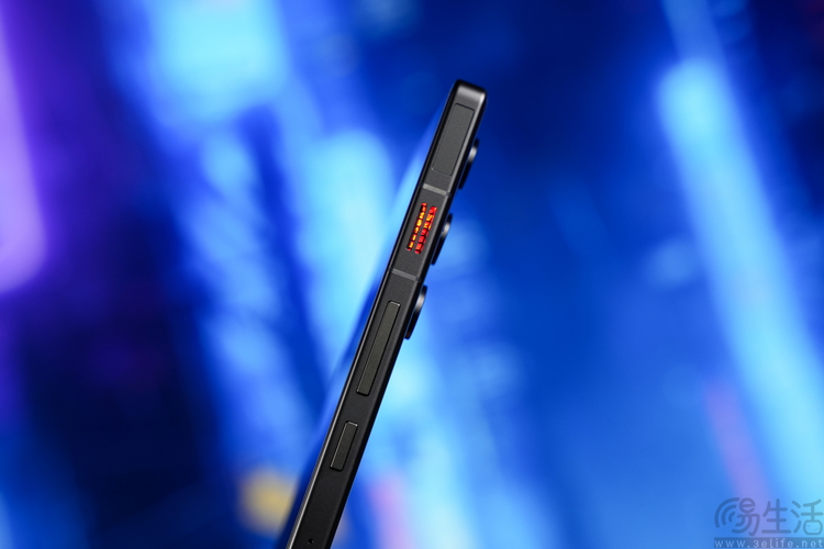 红魔11 AIR首测：超薄+主动散热，消除所有短板