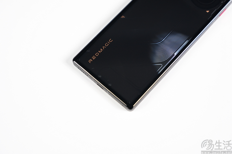 红魔11 AIR首测:超薄+主动散热,消除所有短板 红魔11 AIR首测:超薄+主动散热,消除所有短板