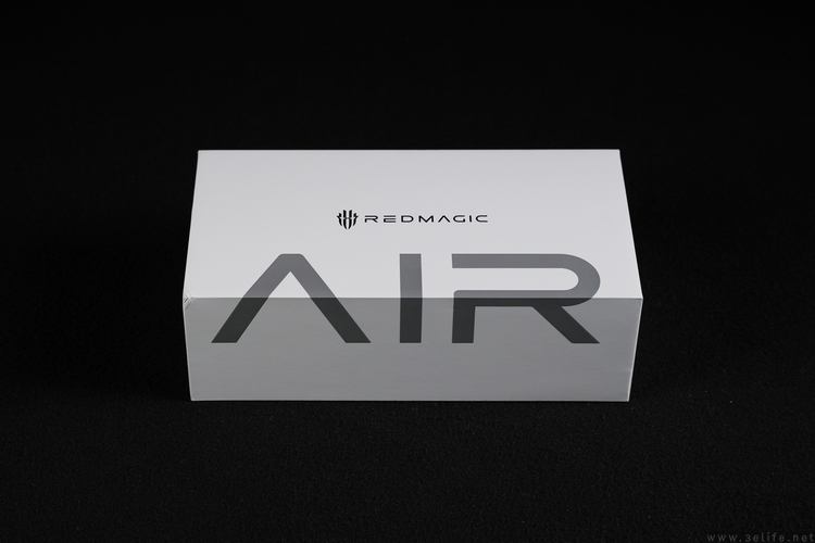 红魔11 AIR首测:超薄+主动散热,消除所有短板 红魔11 AIR首测:超薄+主动散热,消除所有短板