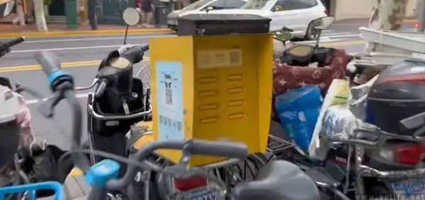 都怪手机厂商，共享充电宝开始在街上讨生活