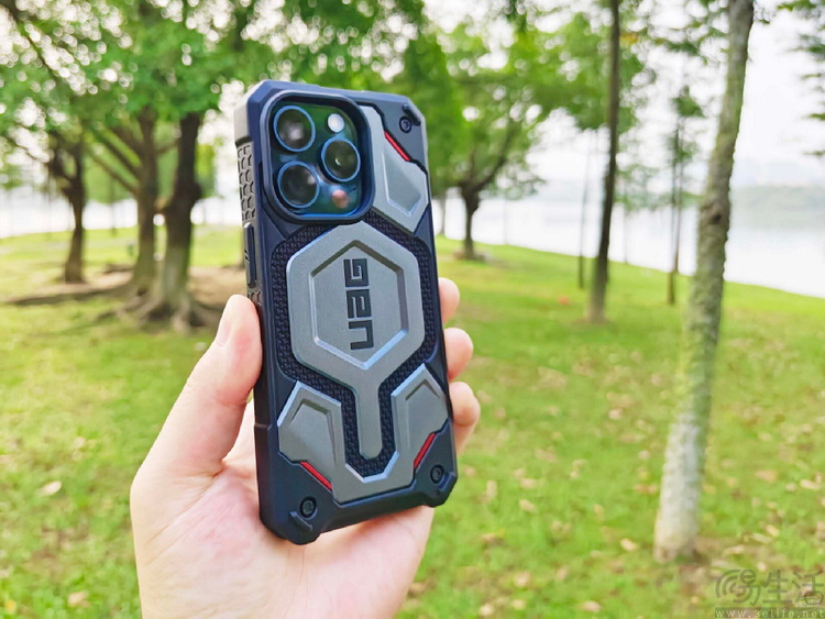 手机镜头膜，到底是谁还在“迷信”它？