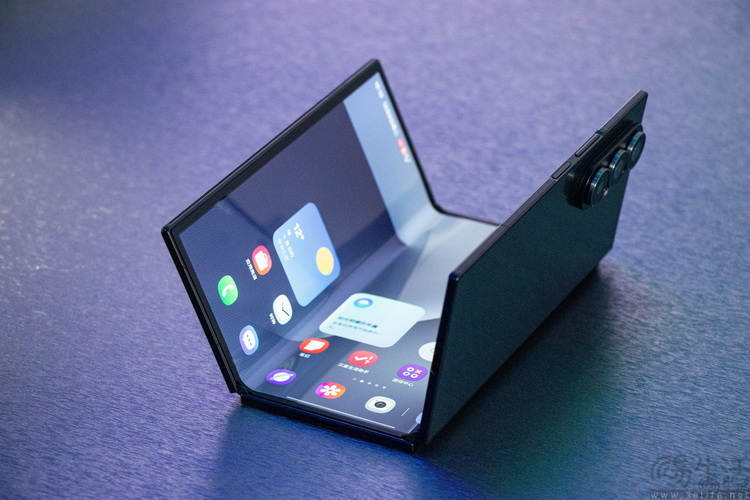 折叠屏手机的用户们，真的在乎它“不好用”吗