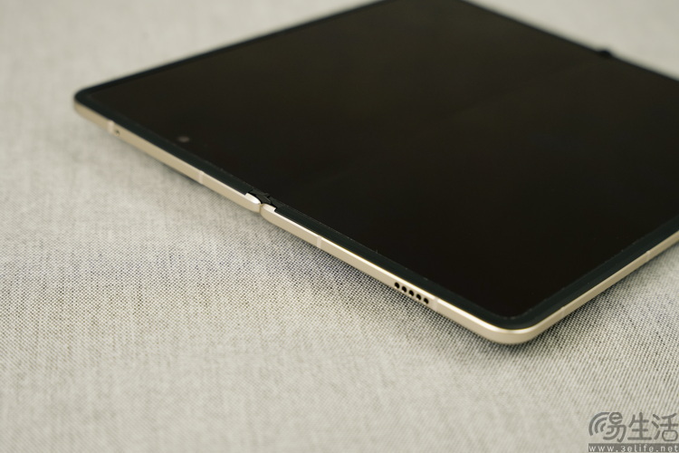 折叠屏手机的用户们，真的在乎它“不好用”吗