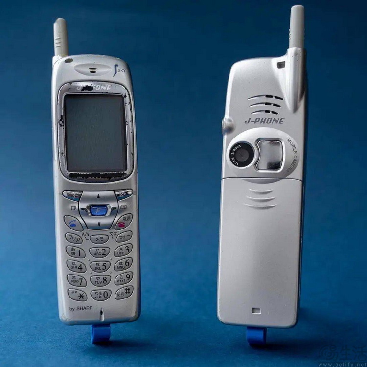 2026年的新手机，为何重回2000年的“古董”配置？