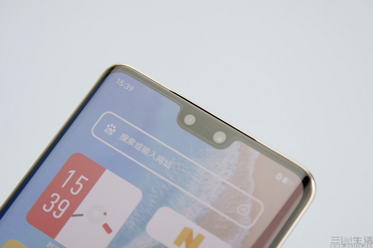 连续两代升级前摄，iPhone怎么成了“自拍的神”