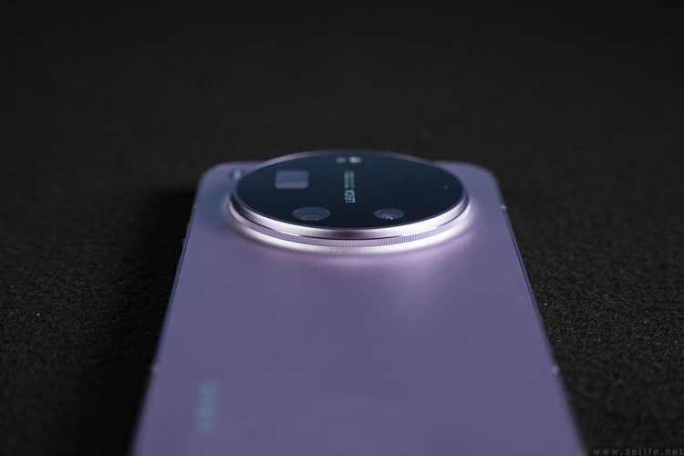 连续两代升级前摄，iPhone怎么成了“自拍的神”