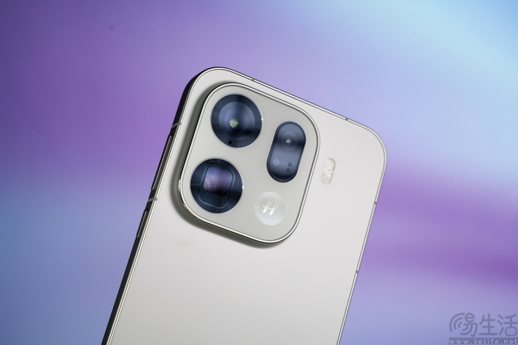 连续两代升级前摄，iPhone怎么成了“自拍的神”