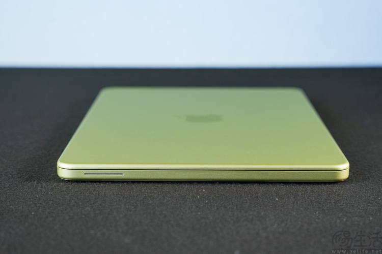 MacBook Neo首发评测：很小，但足以颠覆行业