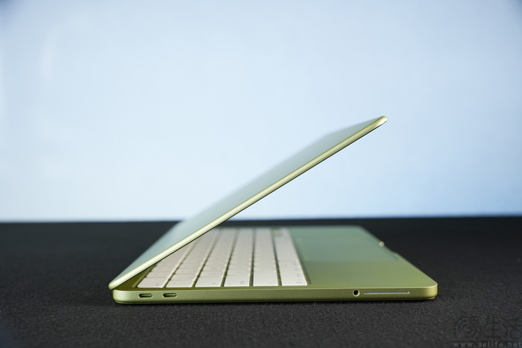 MacBook Neo首发评测：很小，但足以颠覆行业