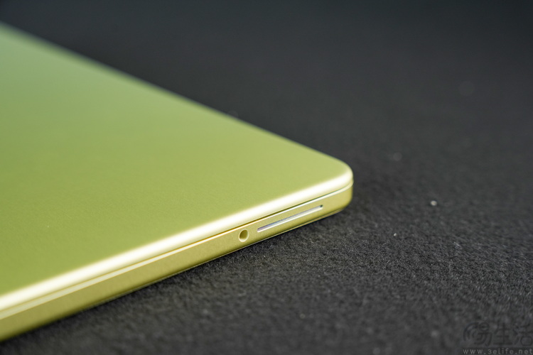 MacBook Neo首发评测：很小，但足以颠覆行业