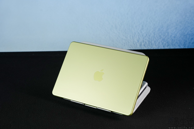 MacBook Neo首发评测：很小，但足以颠覆行业