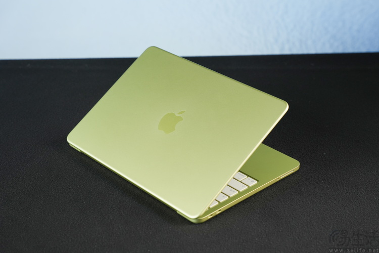 MacBook Neo首发评测：很小，但足以颠覆行业