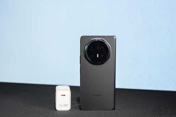 荣耀Magic V6首测：全能无短板，重新定义“大折叠”魅力