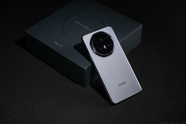 荣耀Magic V6首测：全能无短板，重新定义“大折叠”魅力