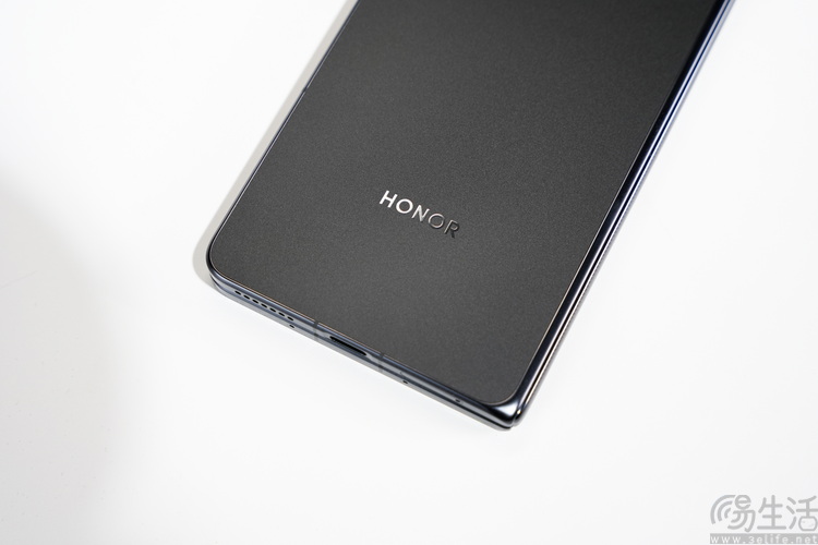 荣耀Magic V6首测：全能无短板，重新定义“大折叠”魅力