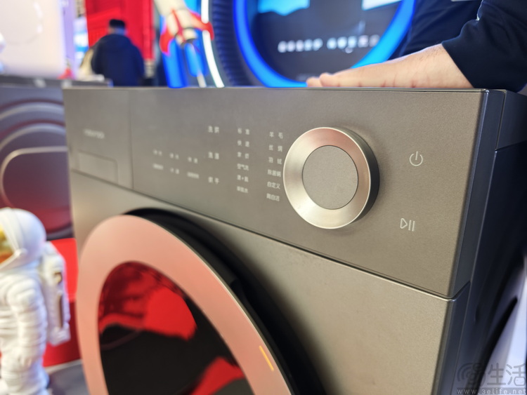 “旧瓶装新酒”的石头，成了今年AWE最务实的冠军