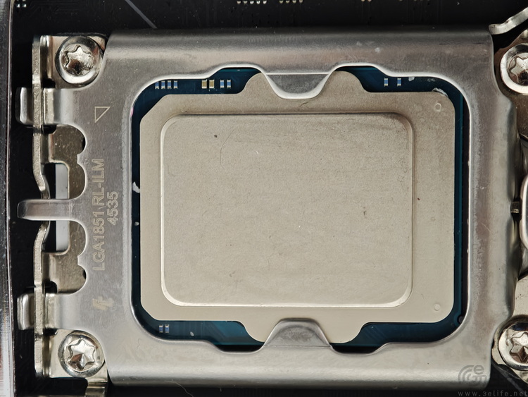 酷睿Ultra 200S Plus首测：加量还降价，重铸DIY荣光