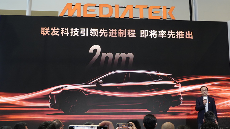 两条腿走路的联发科，终于要“拯救”智能座舱市场了
