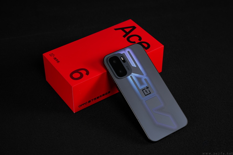 一加Ace6至尊版评测：不太一样的“硬核游戏手机”