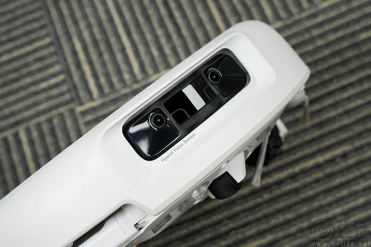 DJI ROMO 2扫拖机器人评测:依然炫酷,实用性拉满 DJI ROMO 2扫拖机器人评测:依然炫酷,实用性拉满