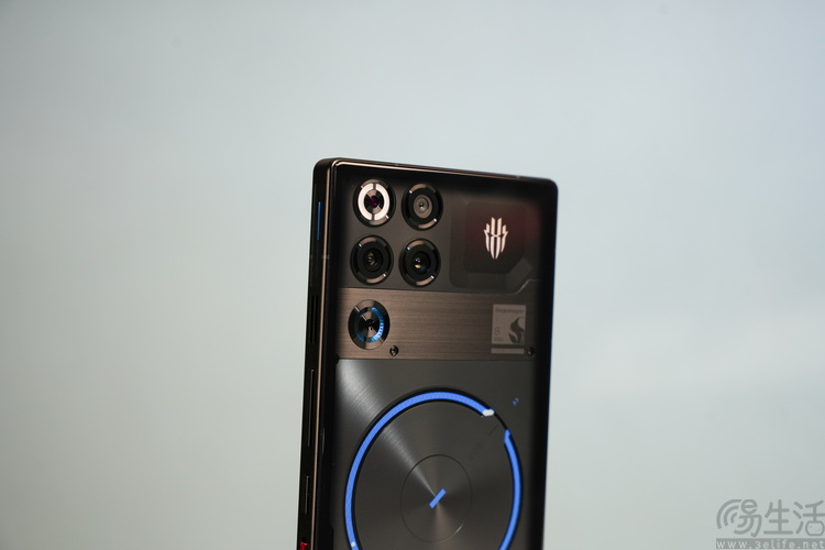 测完红魔11S PRO+,才明白了“游戏手机”的真意 测完红魔11S PRO+,才明白了“游戏手机”的真意